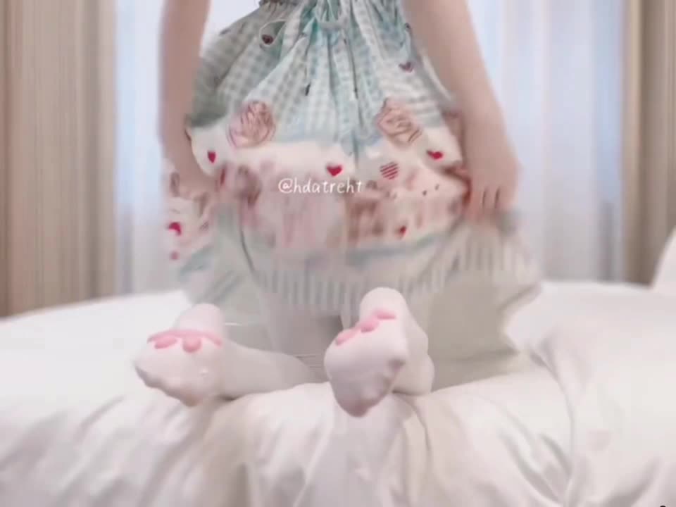 推特超嫩福利姬『hdatreht』人小奶大逼粉，小小年纪身材发育的怎么这么好，超极品合法卡哇伊小萝莉