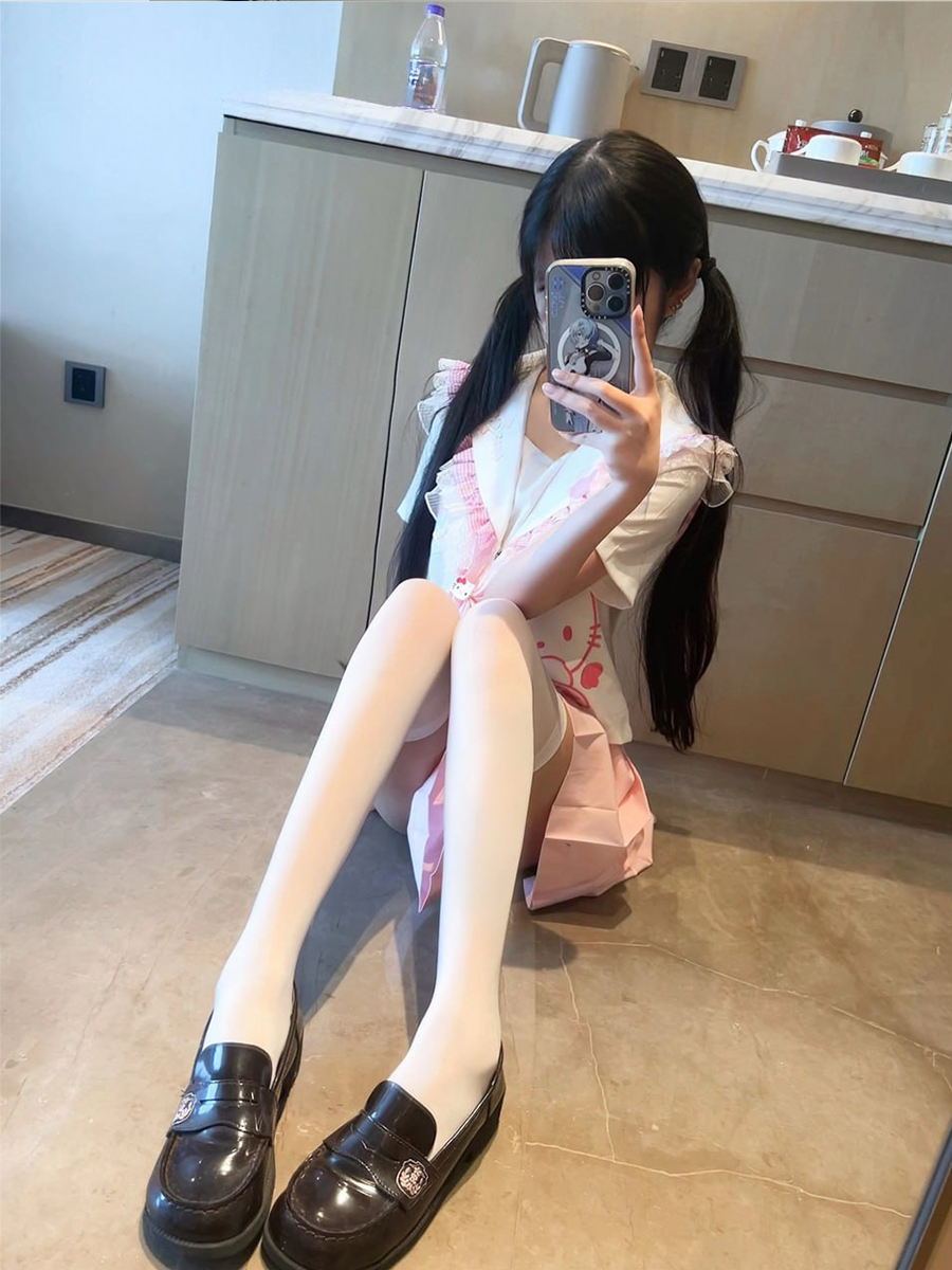 成年合法萝莉足交